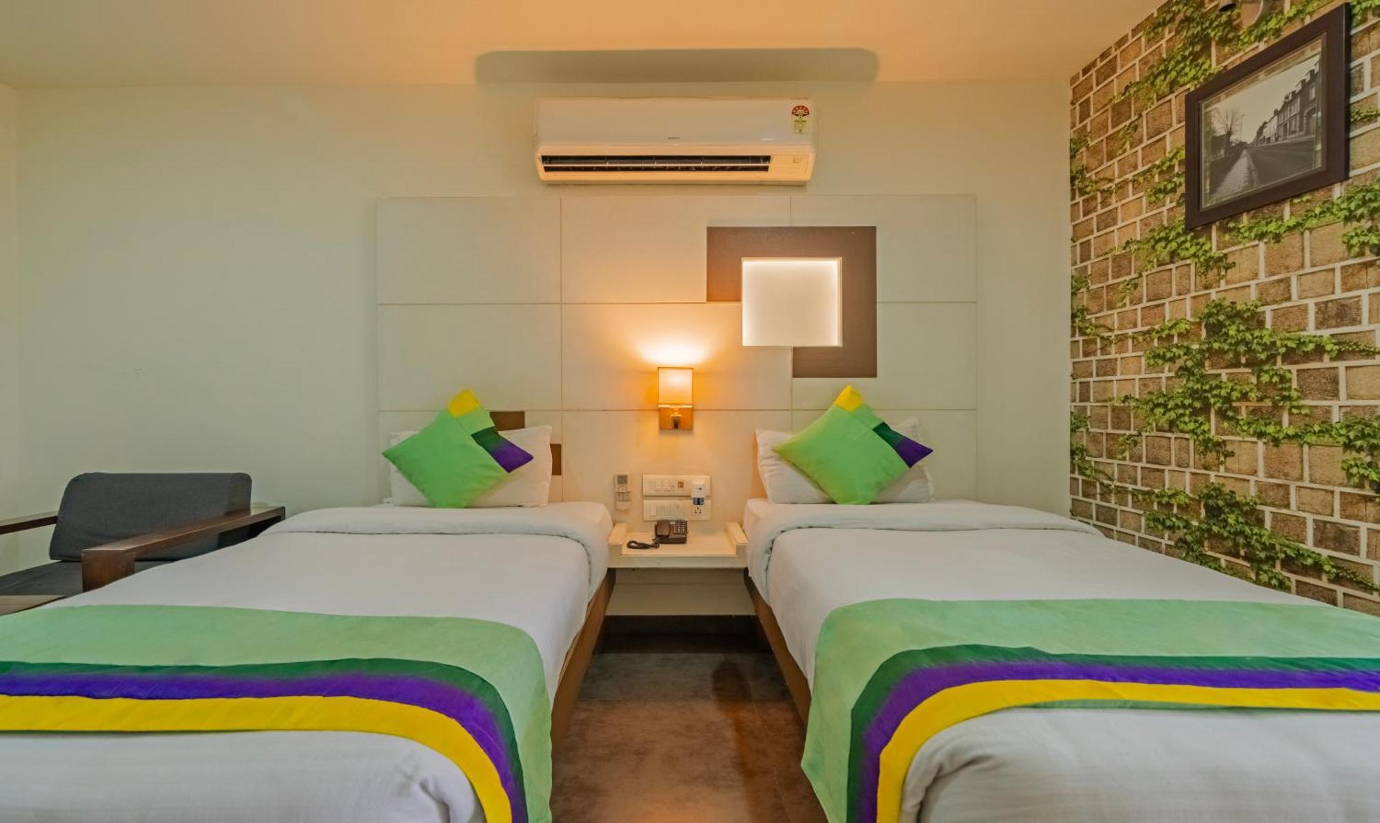 Hotel Casa, Вадодара Экстерьер фото