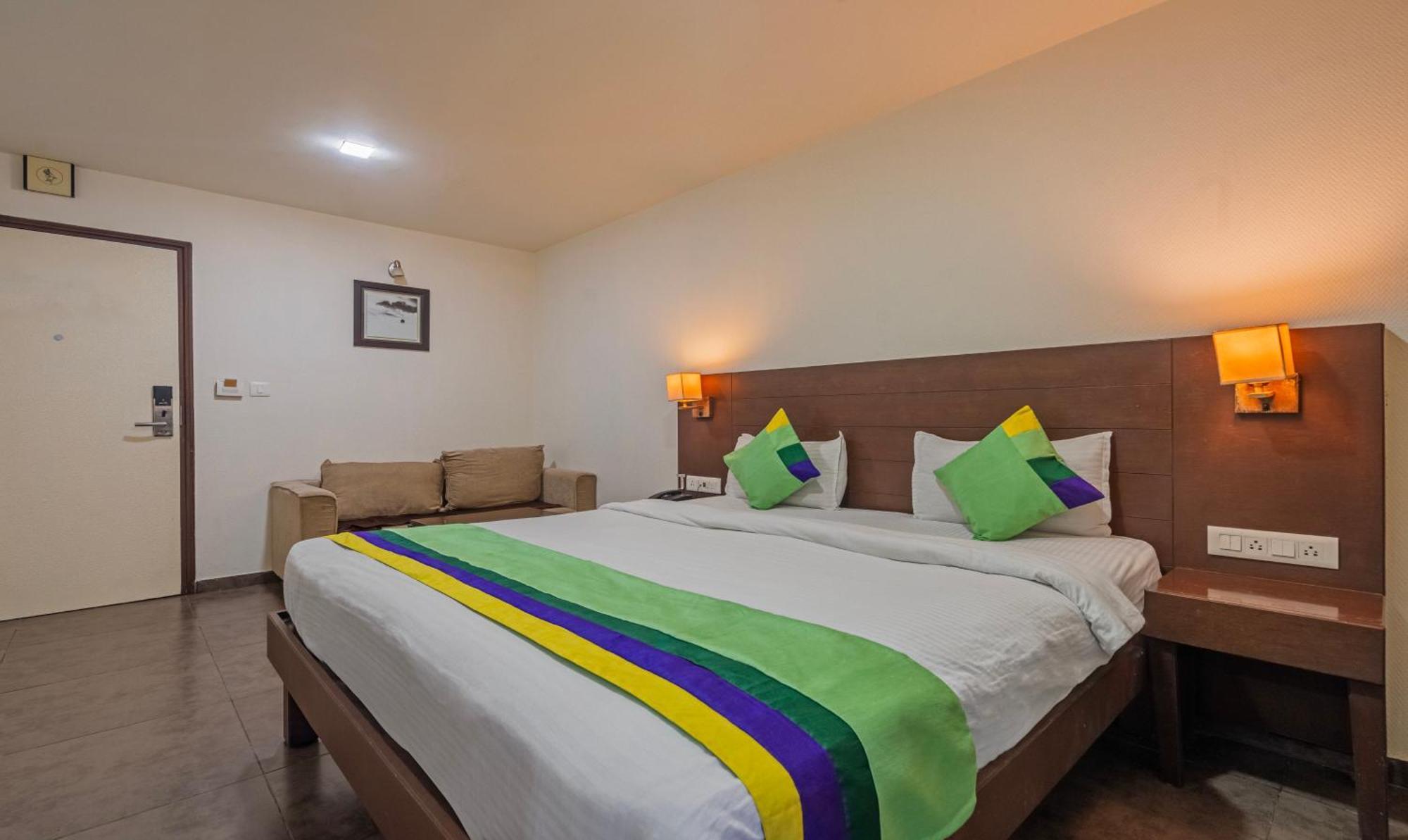 Hotel Casa, Вадодара Экстерьер фото